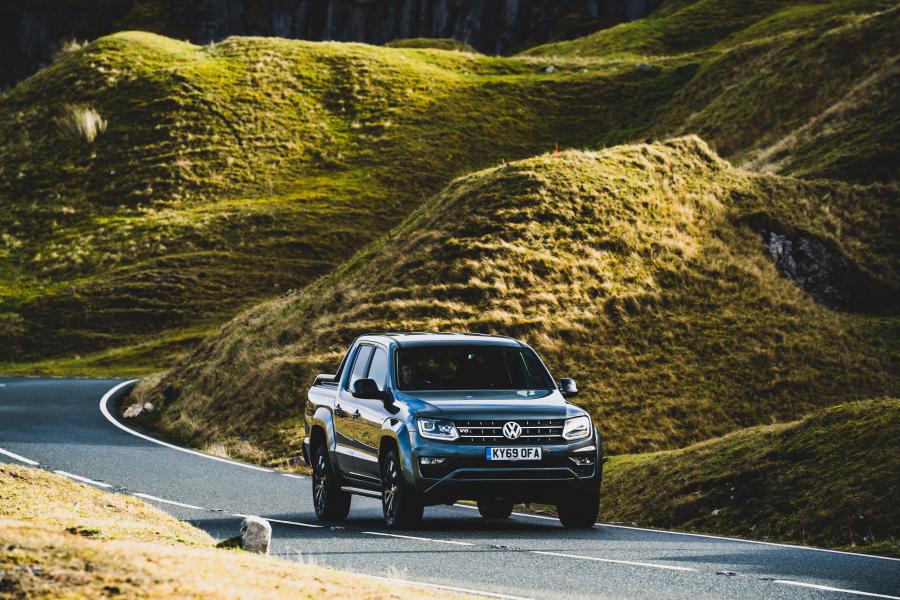  Volkswagen Amarok Double Cab Black Edition 2019 года  (UK) (фото 21 из 34)